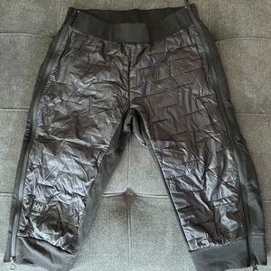 Helly Hansen Insulated 3/4 ski snowboard pants. Full side zip Small